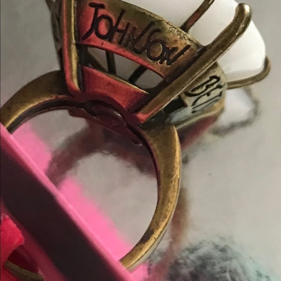 White Boho Crystal vintage ring Betsey Johnson NWT - Picture 3 of 3